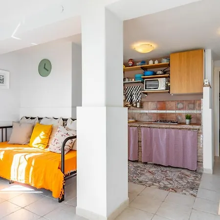 Seafront Apt With View In * Aci Castello