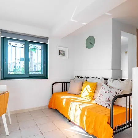 Seafront Apt With View In
